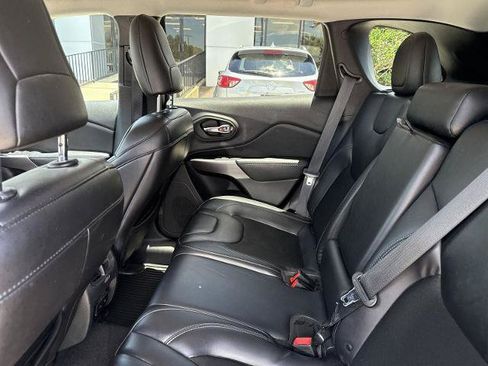 Used 2019 Jeep Cherokee Latitude Plus FWD image 5
