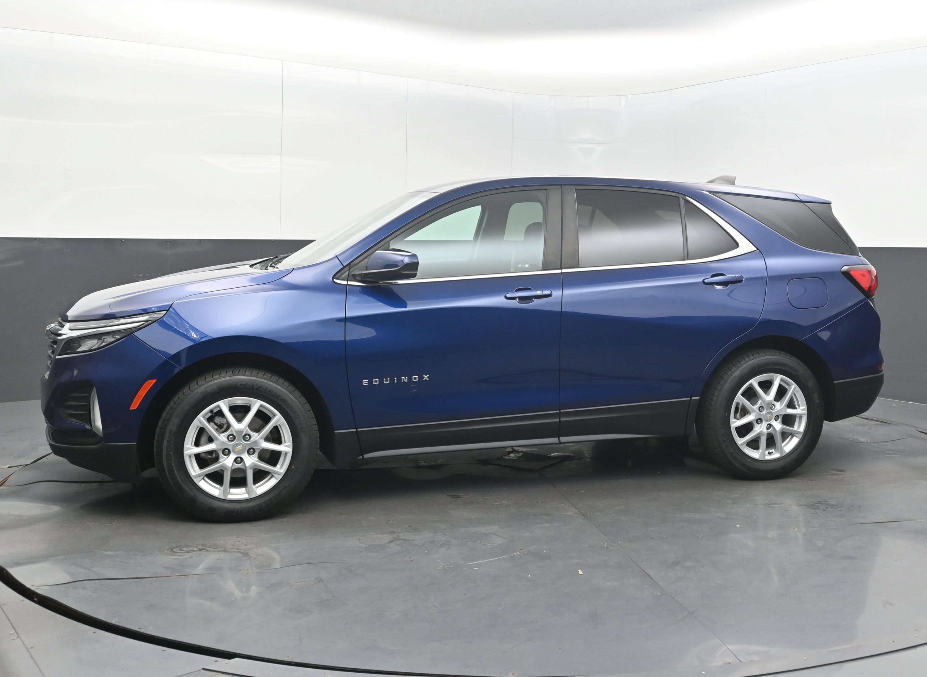 Used 2023 Chevrolet Equinox LT FWD image 5