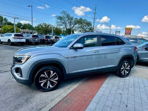 Certified 2025 Volkswagen Atlas Cross Sport SE AWD/4WD image 3