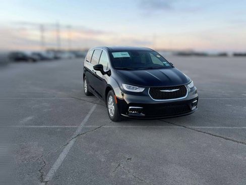 New 2026 Chrysler Pacifica Select image 17