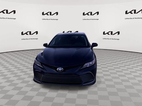 Used 2022 Toyota Camry LE image 3