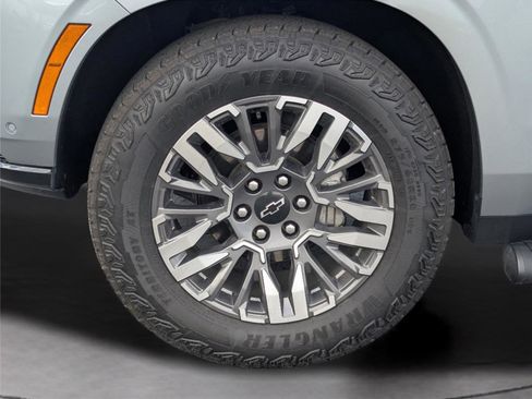 Used 2025 Chevrolet Tahoe Z71 w/ Z71 Off-Road Package AWD/4WD image 40