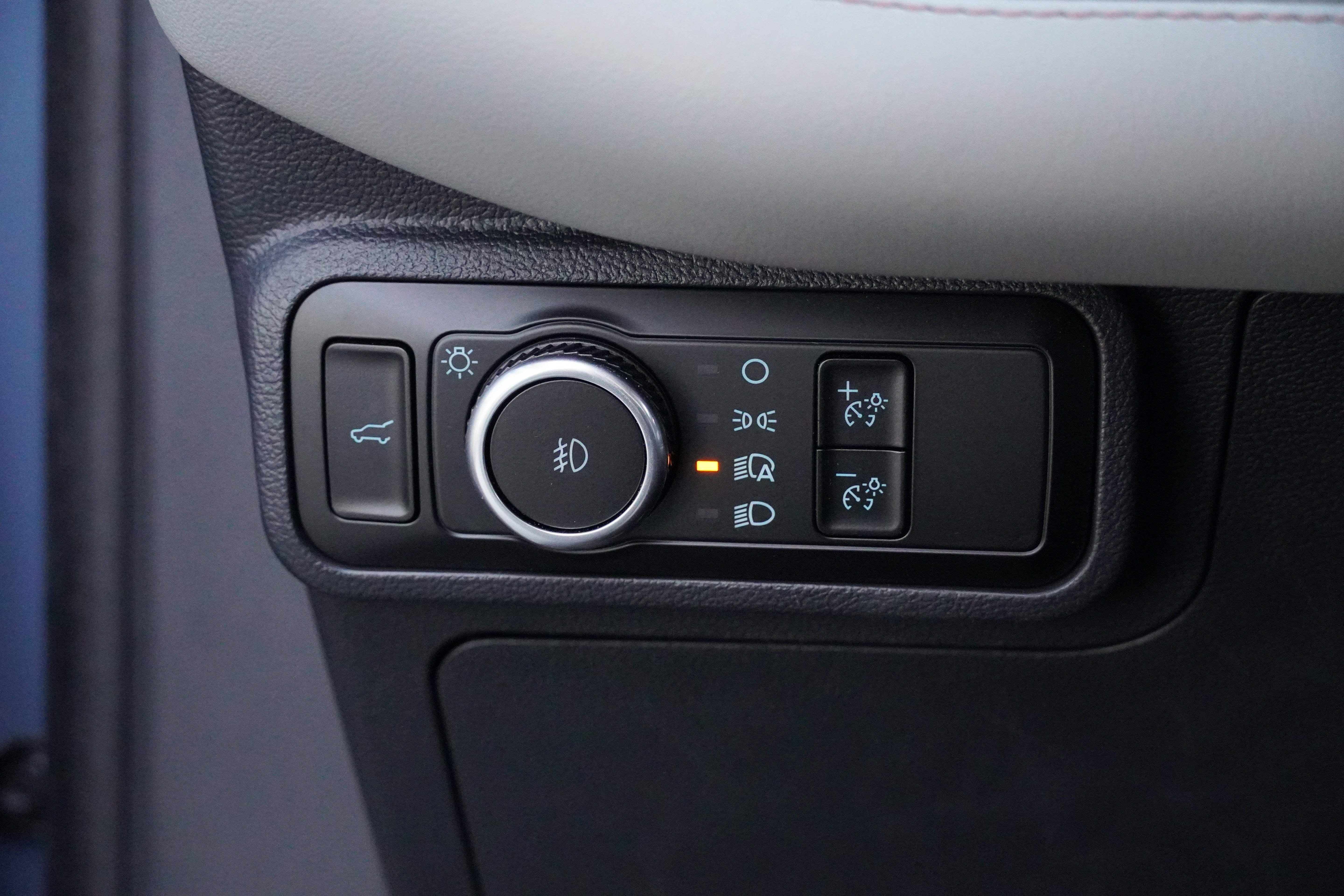 Used 2025 Ford Explorer Active w/ Active Comfort Package RWD image 16