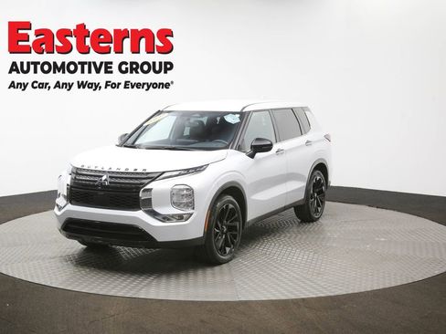 Used 2023 Mitsubishi Outlander SE image 55