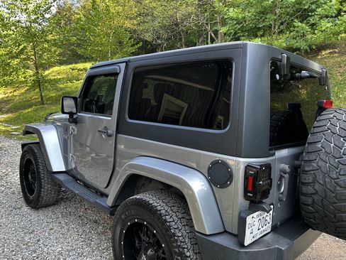 Used 2016 Jeep Wrangler Sport image 4