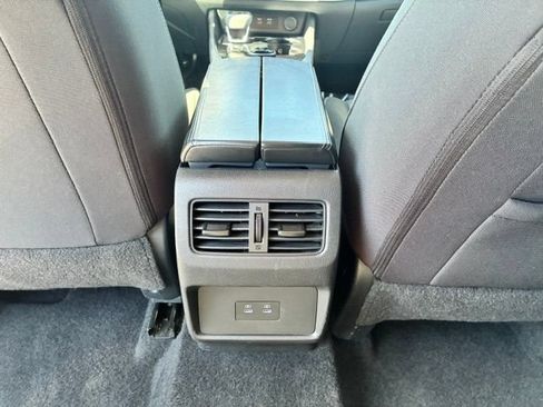 Used 2025 Nissan Rogue SV AWD/4WD image 19