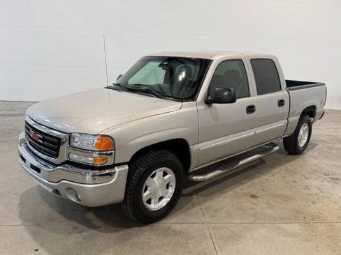 Used 2005 GMC Sierra 1500 SLE w/ Off-Road Package AWD/4WD image 2