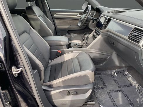 Used 2021 Volkswagen Atlas Cross Sport SEL Premium image 33