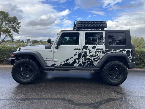 Used 2010 Jeep Wrangler Unlimited Sport image 2