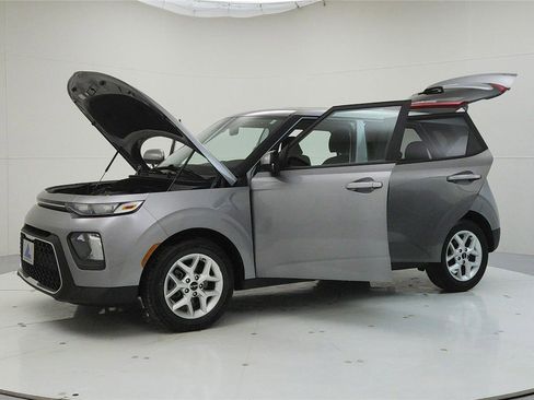 Used 2022 Kia Soul LX w/ Technology Package image 10