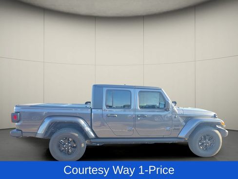 Used 2021 Jeep Gladiator Sport AWD/4WD image 11