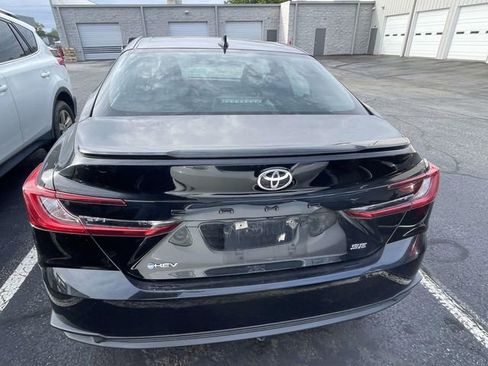 Used 2025 Toyota Camry SE FWD image 8
