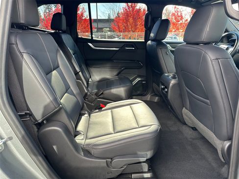 Used 2024 GMC Acadia Elevation image 12