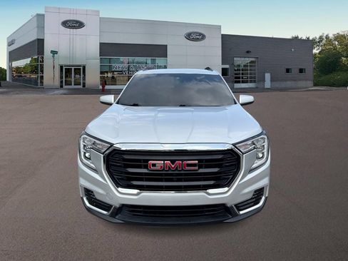 Used 2022 GMC Terrain SLE w/ Driver Convenience Package AWD/4WD image 3