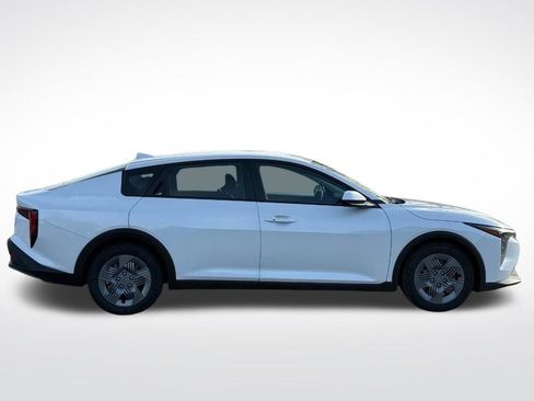 New 2026 Kia K4 LX image 2