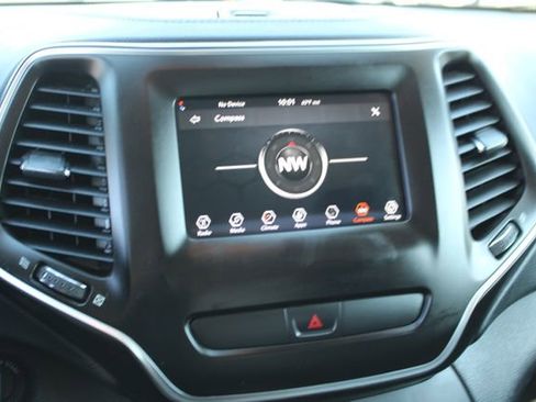 Used 2019 Jeep Cherokee Latitude w/ Popular Appearance Group image 22