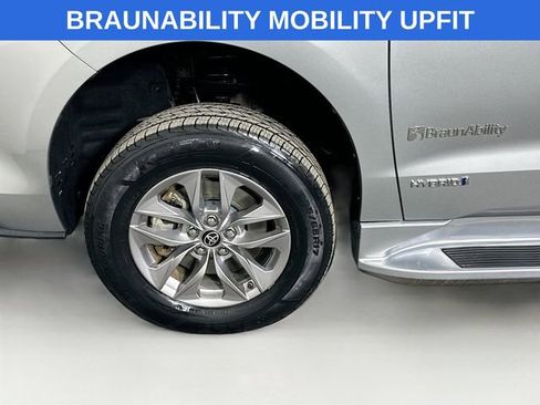 Used 2021 Toyota Sienna XLE w/ XLE Plus Package image 31