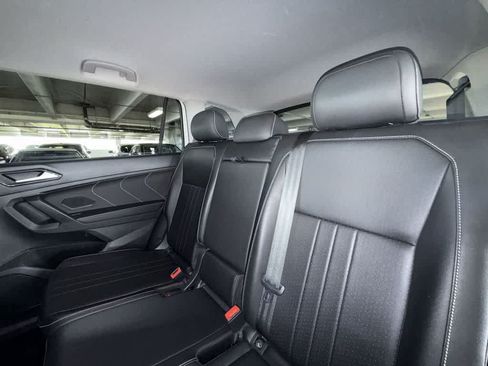 Certified 2023 Volkswagen Tiguan SE FWD image 22
