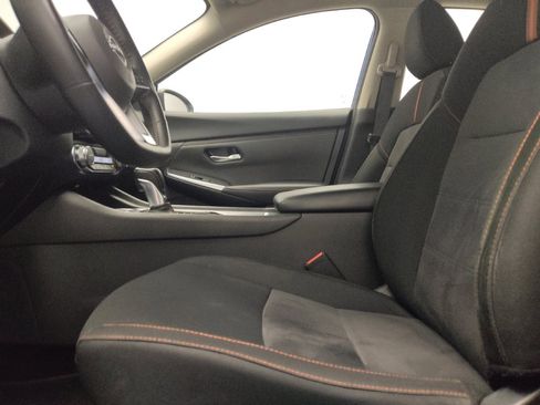 Used 2025 Nissan Sentra SR FWD image 17