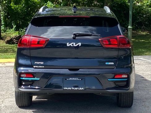 Used 2022 Kia Niro EX w/ Cold Weather Package FWD image 6
