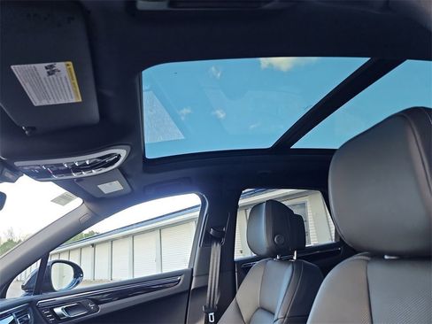 New 2026 Porsche Macan image 12