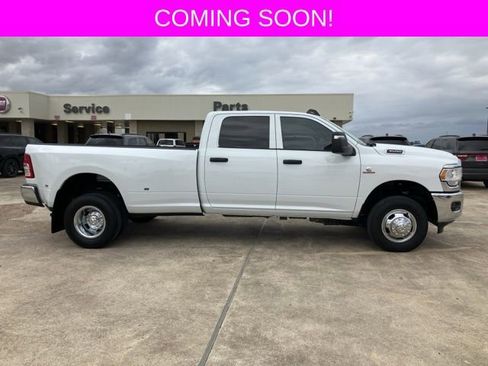 Used 2024 RAM 3500 Tradesman w/ Chrome Appearance Group image 9