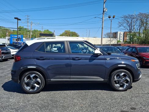 Certified 2021 Hyundai Venue FWD image 7