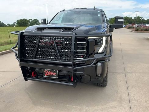 Used 2024 GMC Sierra 2500 AT4 w/ AT4 Preferred Package AWD/4WD image 2