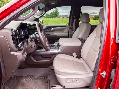 Used 2024 Chevrolet Silverado 1500 LTZ AWD/4WD image 12