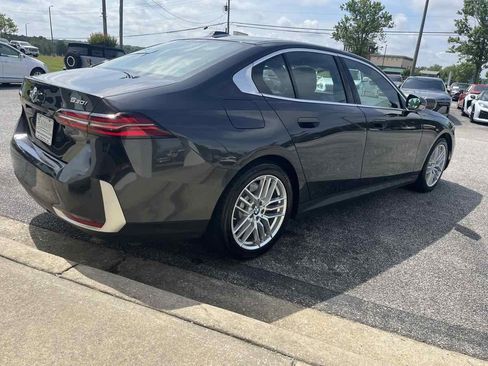 Used 2024 BMW 530i 530i w/ Premium Package image 6