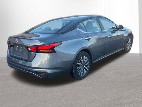 Used 2025 Nissan Altima 2.5 SV image 3