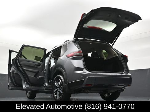 Used 2025 Nissan Rogue SL AWD/4WD image 36
