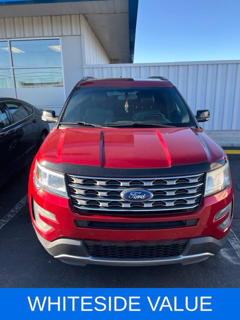 Used 2017 Ford Explorer XLT w/ Equipment Group 202A AWD/4WD image 3