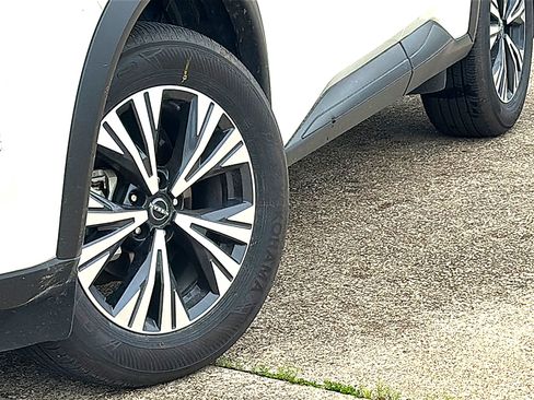 Used 2023 Nissan Rogue SV w/ SV Premium B Package FWD image 3