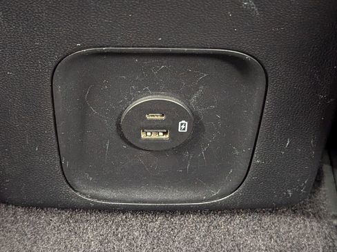 Used 2020 Ford Escape SE image 21