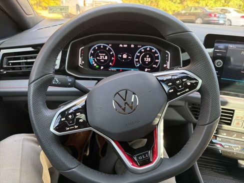 Used 2025 Volkswagen Jetta GLI Autobahn image 25