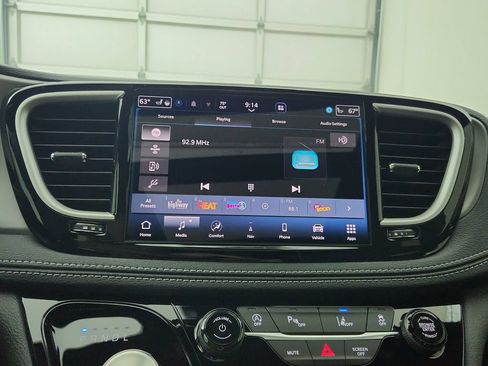 New 2027 Chrysler Pacifica Limited w/ S Appearance Package AWD/4WD image 23