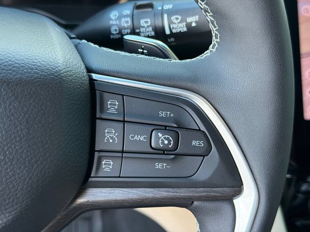 Used 2023 Jeep Grand Cherokee Limited AWD/4WD image 26