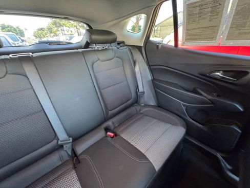 Used 2025 Chevrolet Trax LT FWD image 37