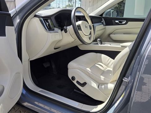 Certified 2023 Volvo XC60 B5 Plus AWD/4WD image 11