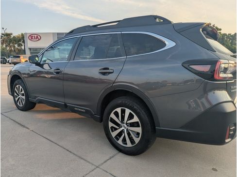 Used 2022 Subaru Outback Premium AWD/4WD image 4