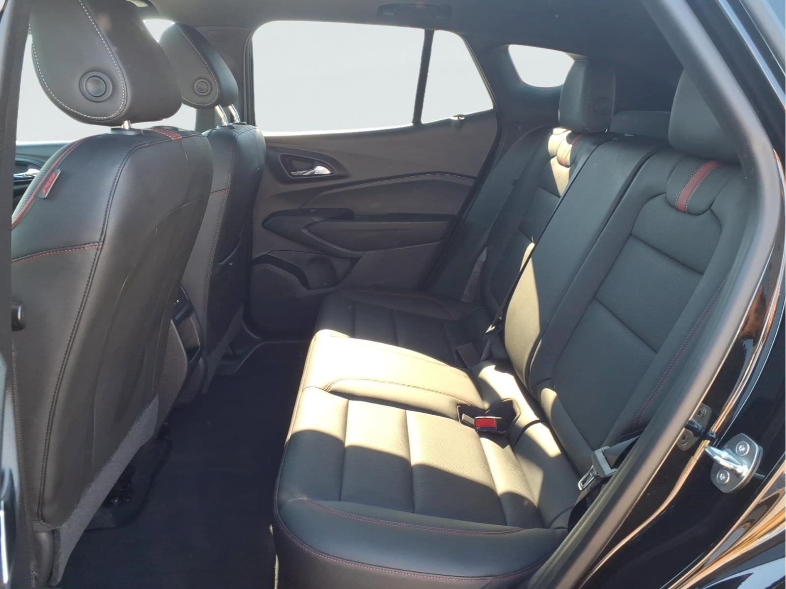 Used 2024 Chevrolet Trax RS w/ Sunroof Package FWD image 27