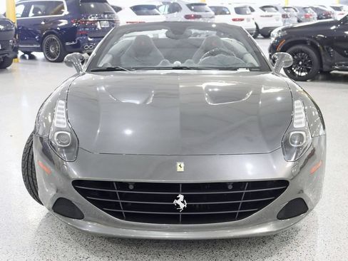 Used 2016 Ferrari California T RWD image 10