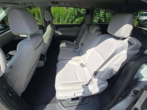 Used 2023 Honda Odyssey Touring image 11