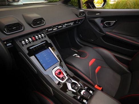 Used 2020 Lamborghini Huracan EVO RWD image 36