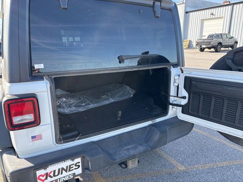 Used 2021 Jeep Wrangler Unlimited Sport image 12