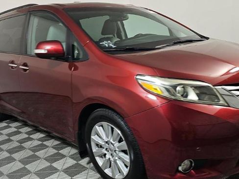 Used 2017 Toyota Sienna Limited Premium FWD image 3