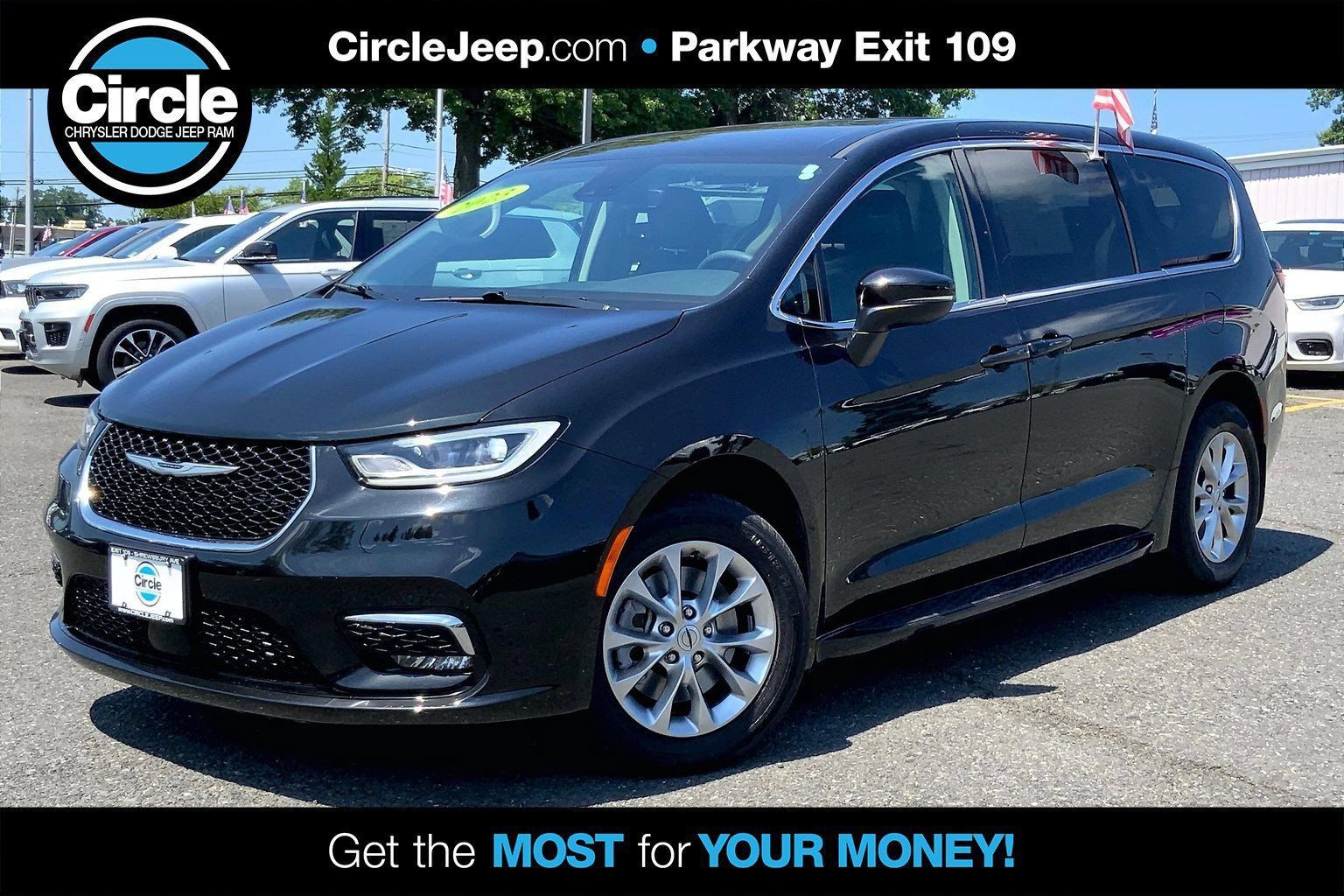 Certified 2023 Chrysler Pacifica Touring-L AWD/4WD image 1