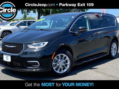 Certified 2023 Chrysler Pacifica Touring-L