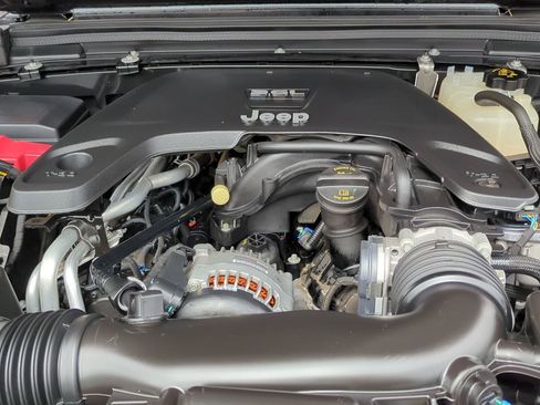 Used 2020 Jeep Gladiator Overland AWD/4WD image 9